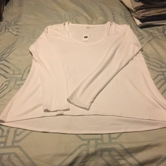 Gap M NWT “cut out” long sleeve top. - Picture 2 of 5